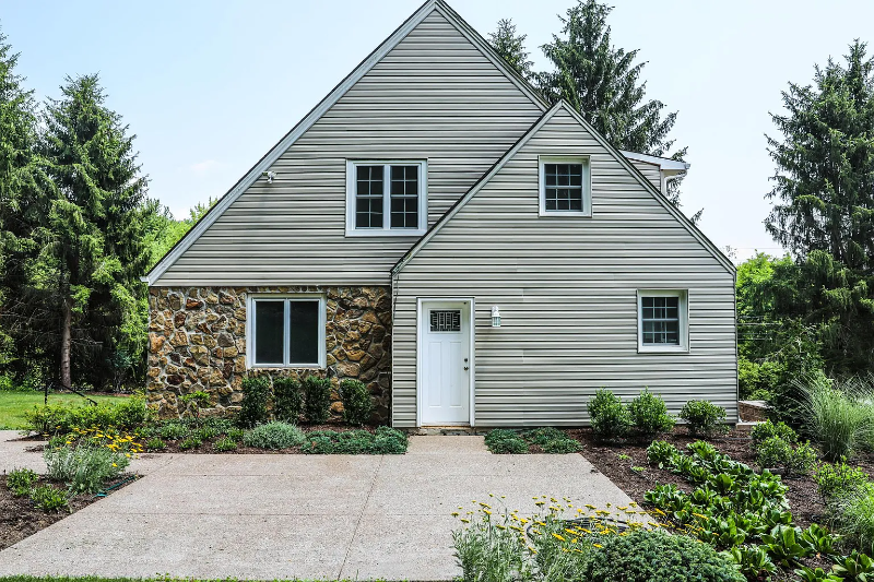 3981 Willow Creek Dr - Photo 3 of 20