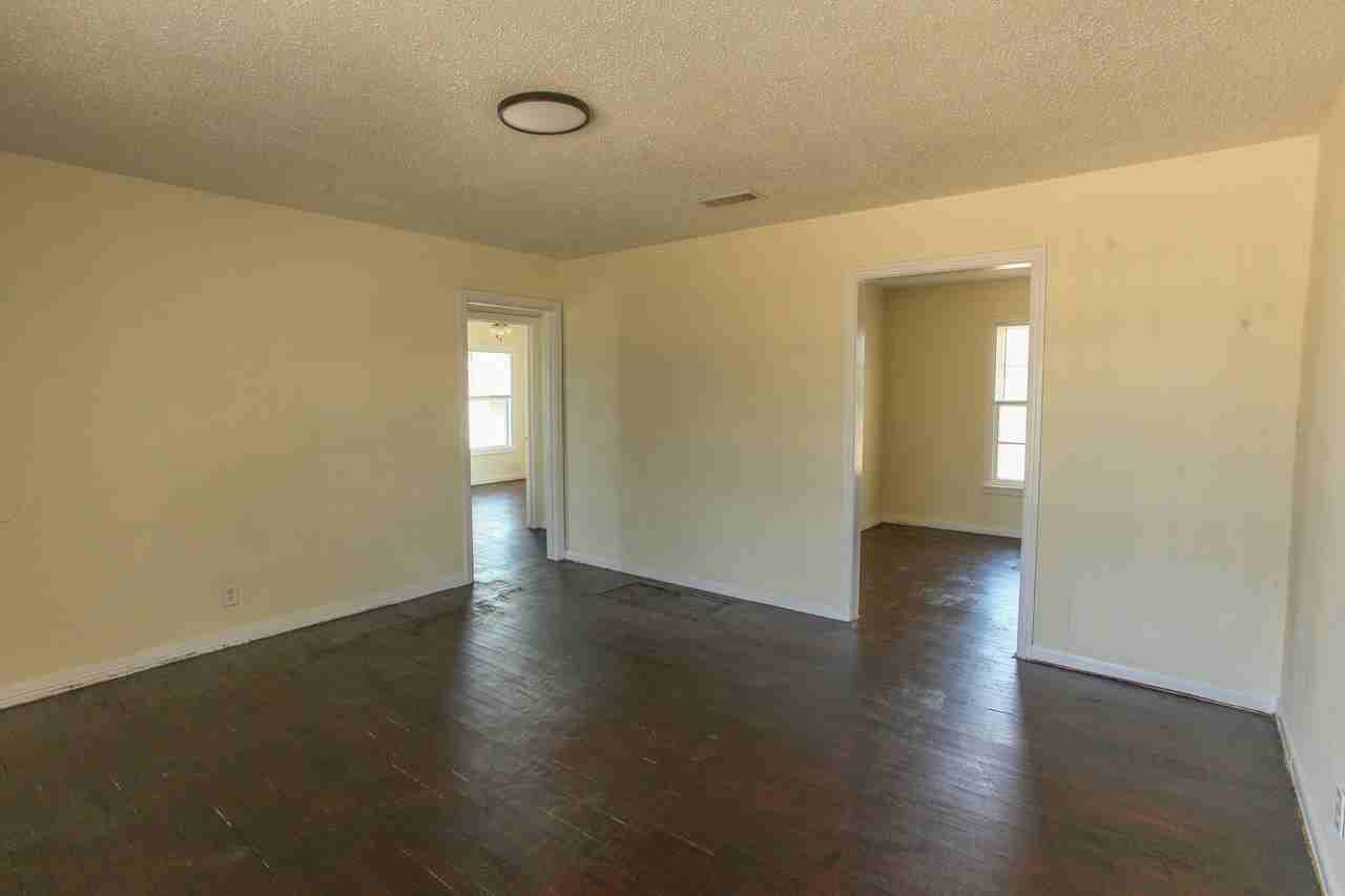 1004 Howell Street - Photo 3 of 19