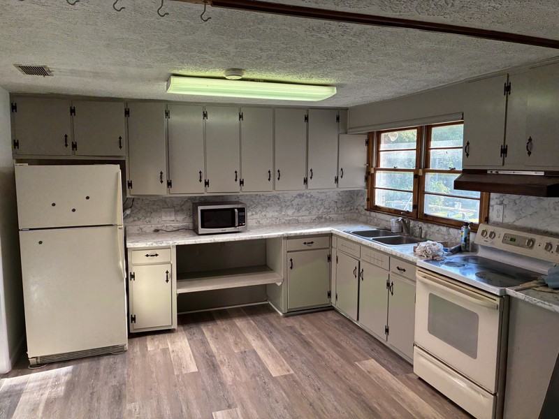 904 Stanton Ave - Photo 3 of 14