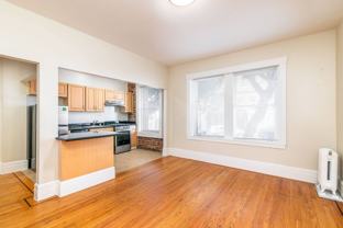 825 Post - Photo 1 of 1