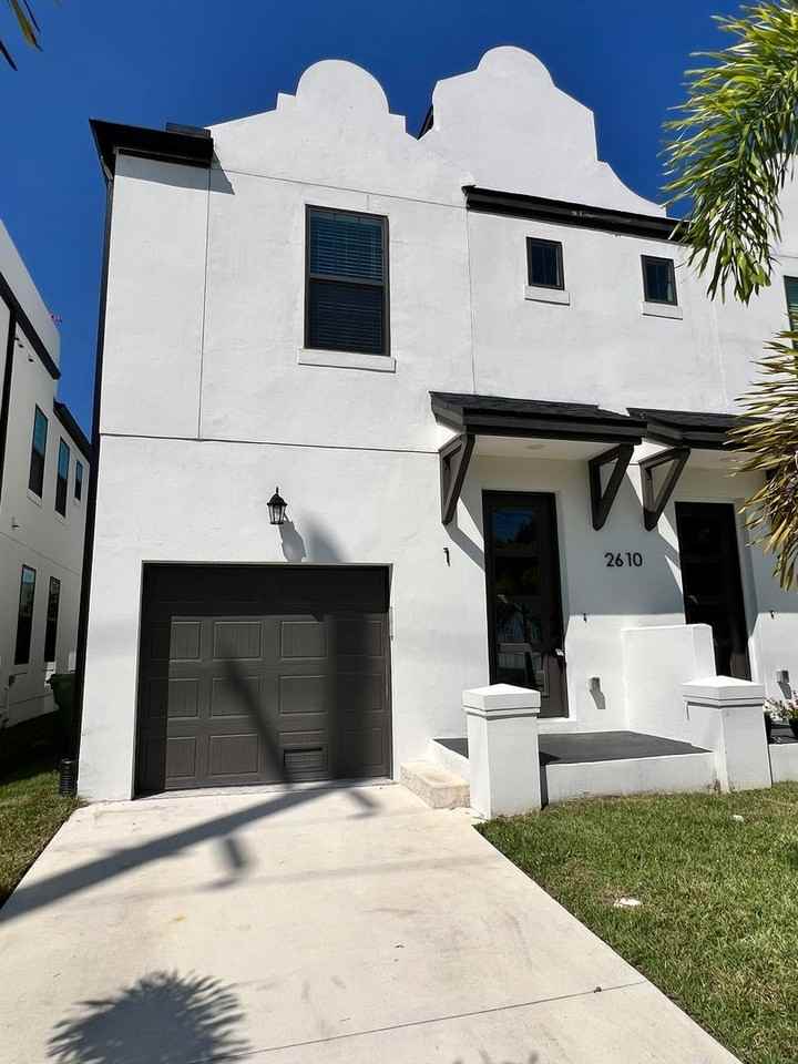 2610 E Clark St #1 - Photo 2 of 36