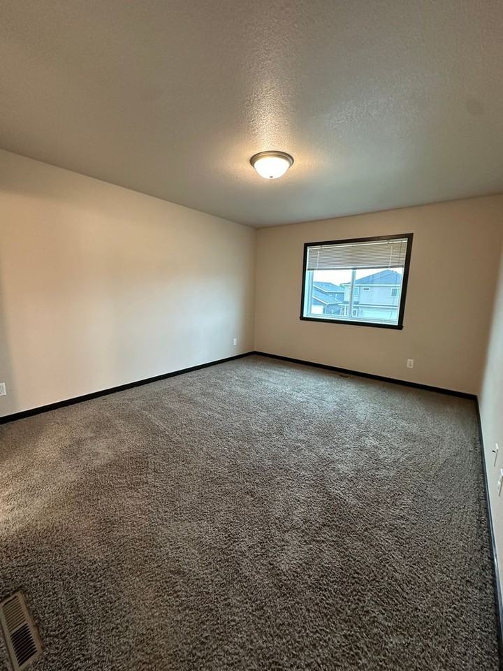 3017 33rd Ave S - Photo 4 of 14