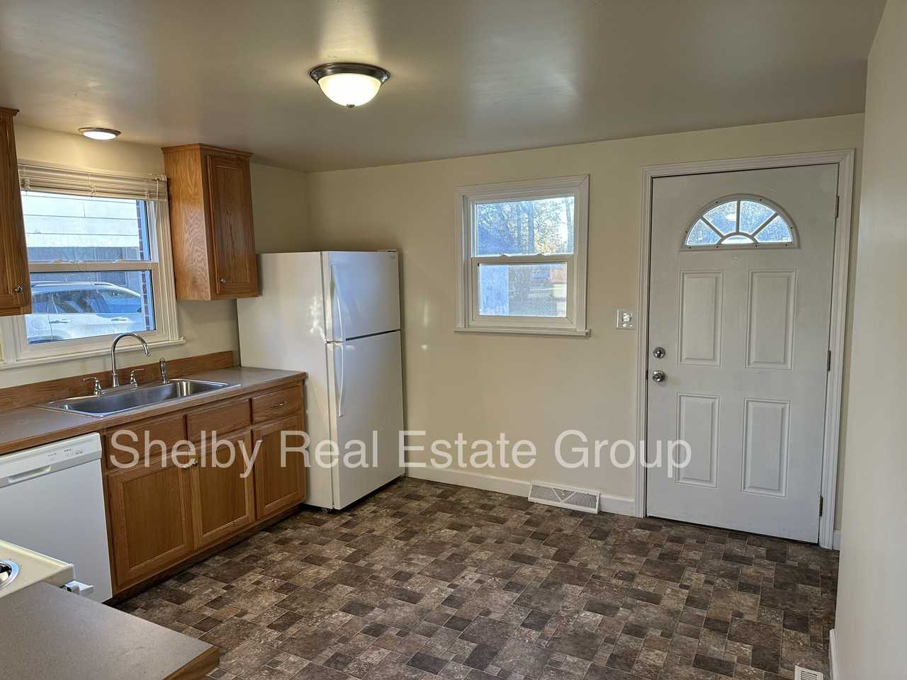 301 E Benton St #A - Photo 3 of 17