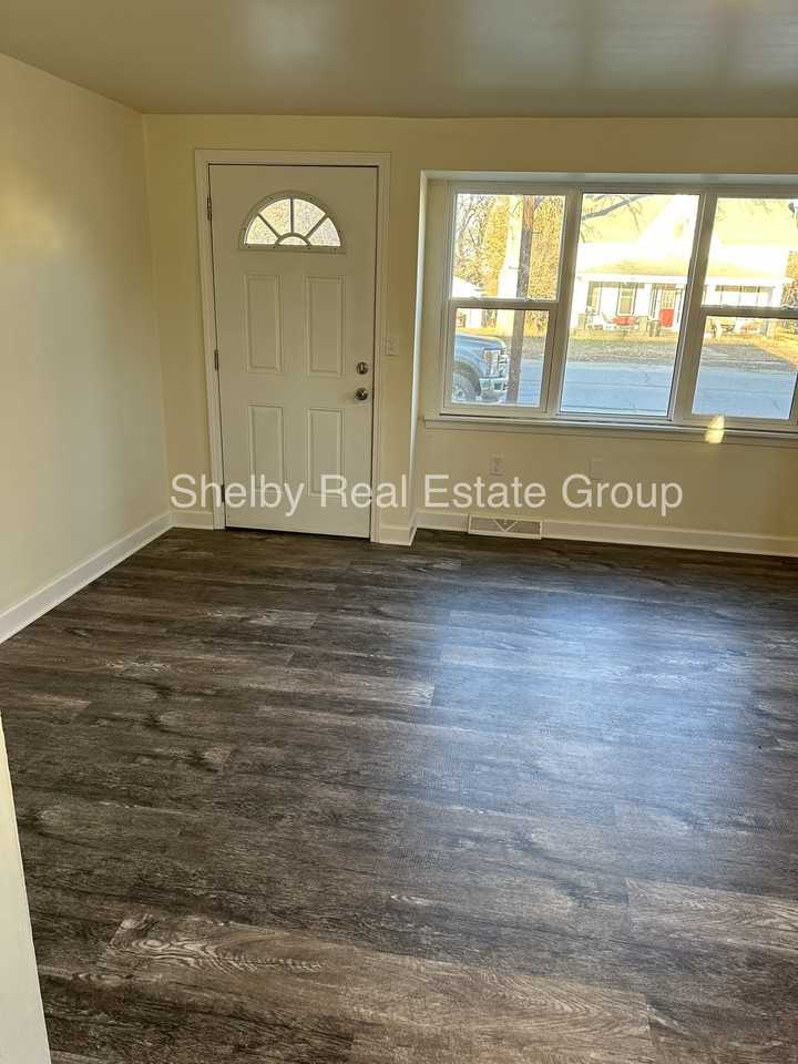 301 E Benton St #A - Photo 5 of 17