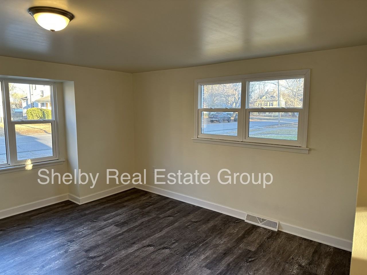 301 E Benton St #A - Photo 6 of 17