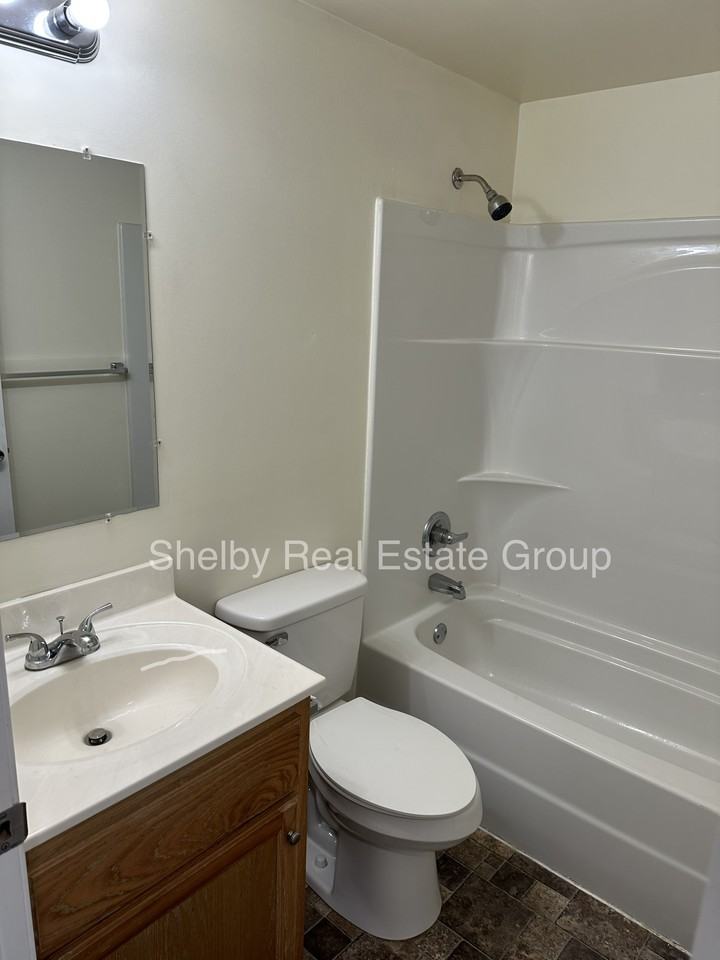 301 E Benton St #A - Photo 7 of 17