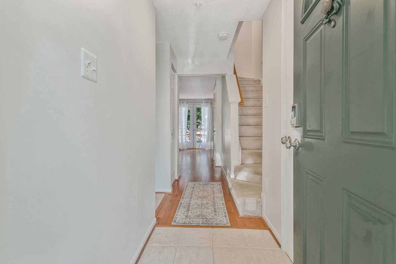 1226 Quaker Ridge Dr - Photo 2 of 18