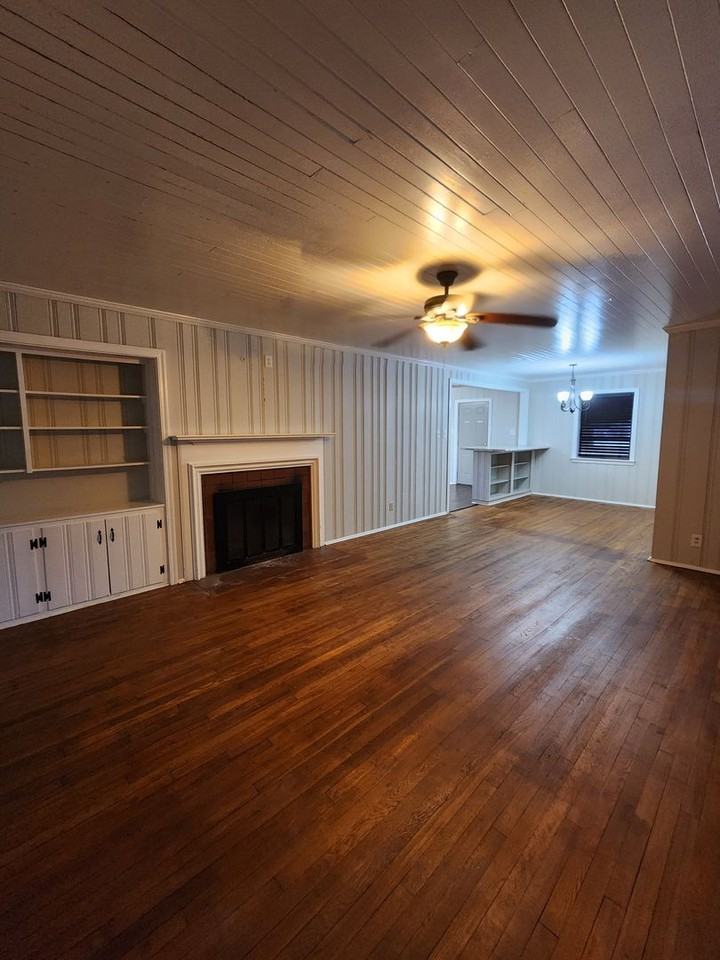 400 Terrace Blvd - Photo 2 of 8