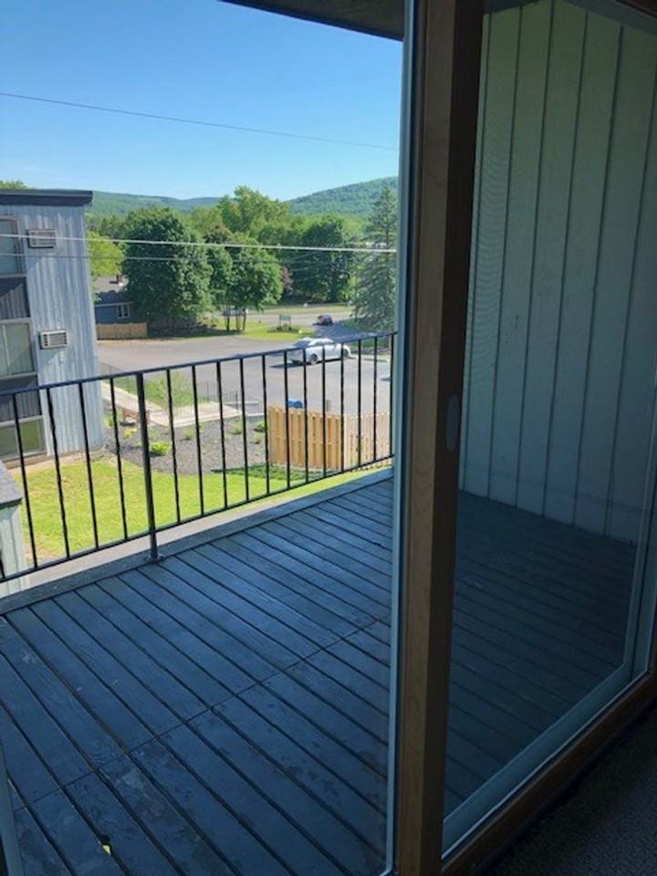 Hillside House Apartments - Photo 5 of 15