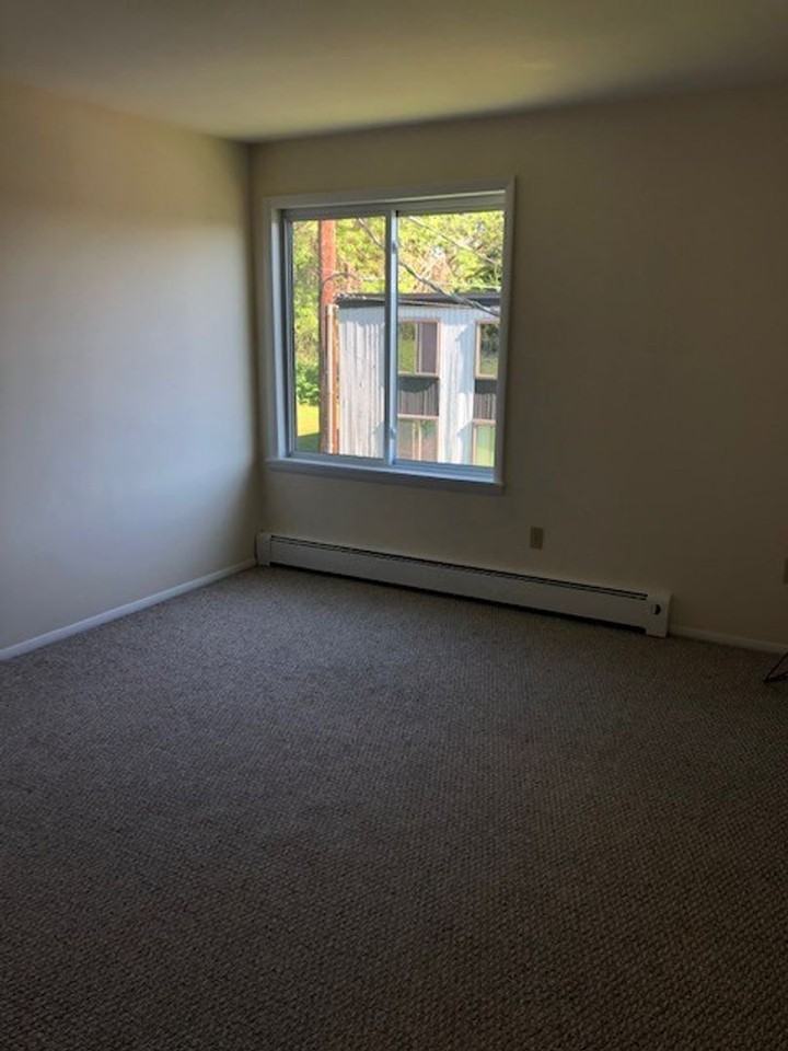 Hillside House Apartments - Photo 6 of 15