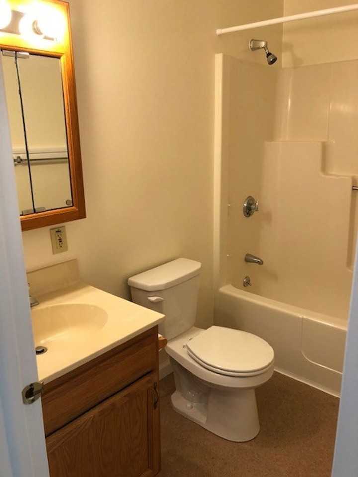 Hillside House Apartments - Photo 7 of 15