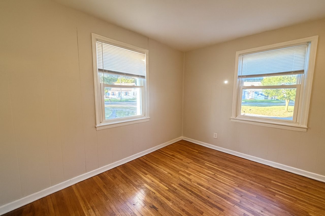 509 Millbrook Rd - Photo 4 of 17