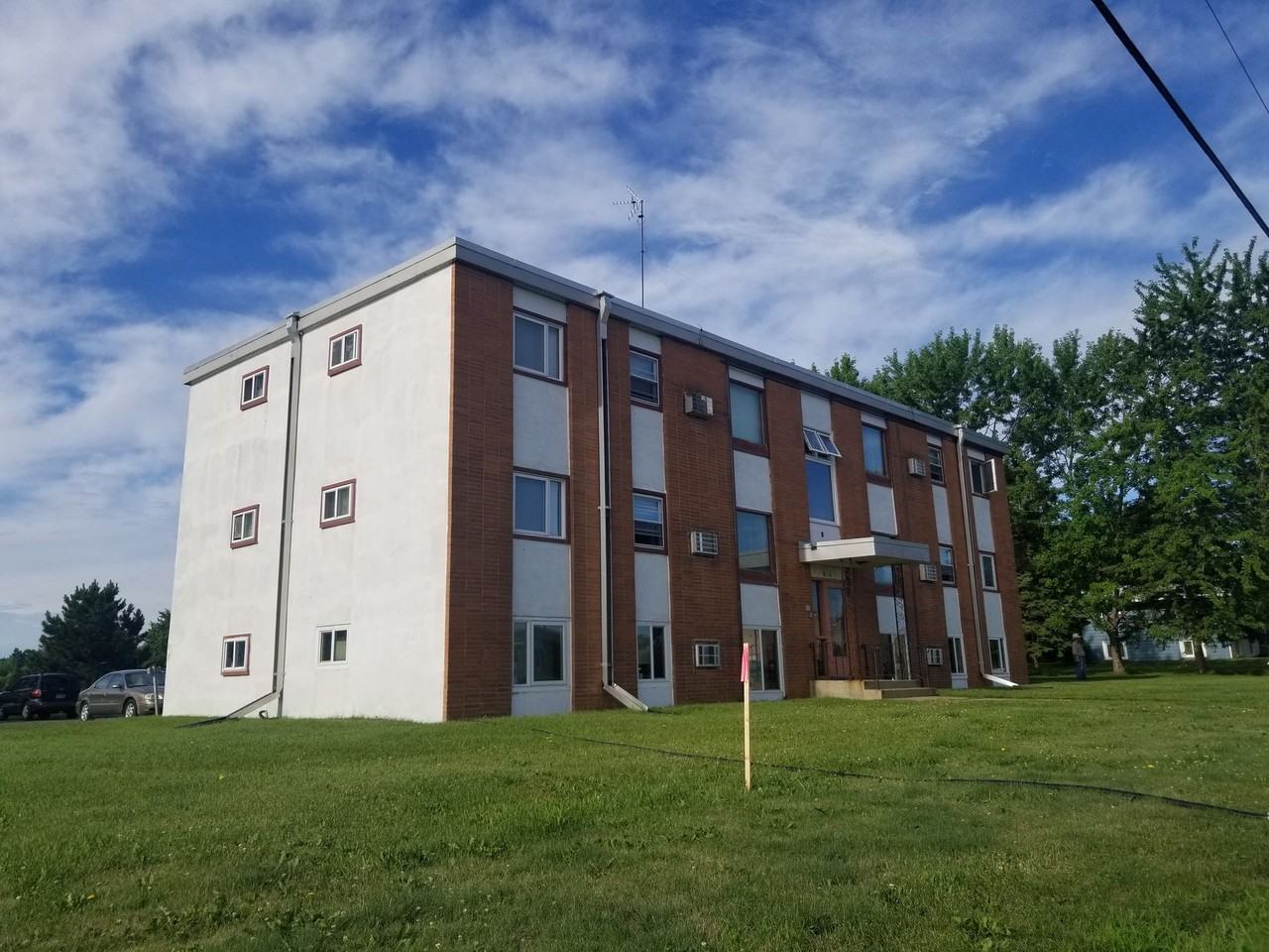 1020 1st Street South - Photo 3 of 3