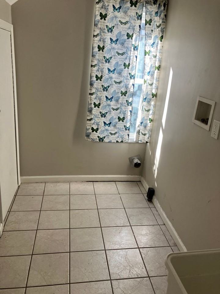 306 E Ellis St - Photo 5 of 11