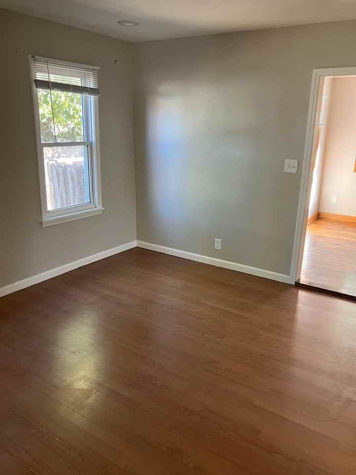 306 E Ellis St - Photo 6 of 11