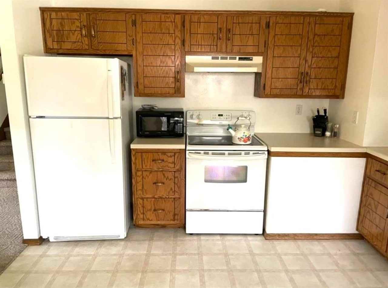 1002 Green Ridge Dr - Photo 2 of 12