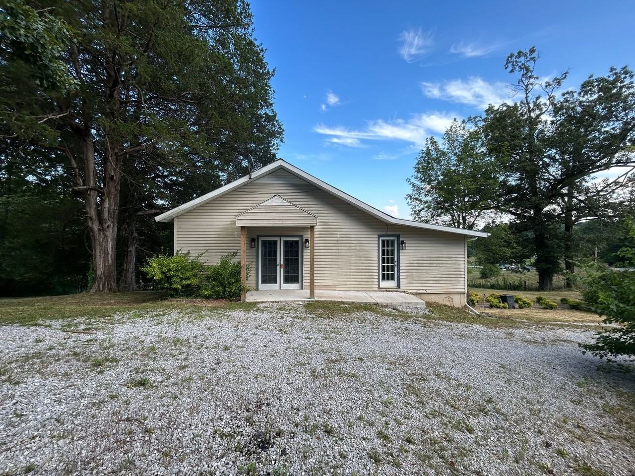 192 Elm Grove Rd - Photo 3 of 17