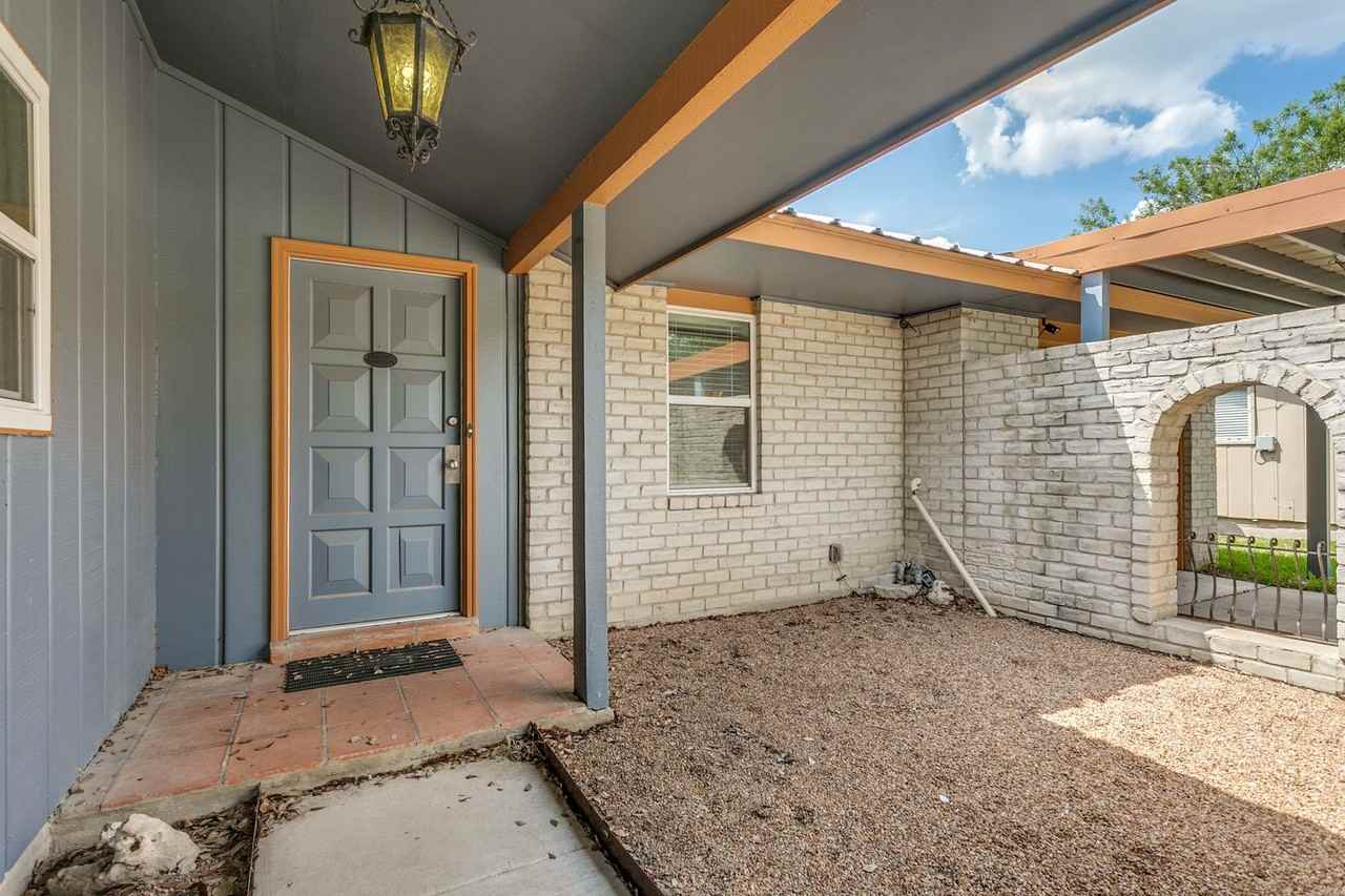 9515 Reece Dr - Photo 3 of 24