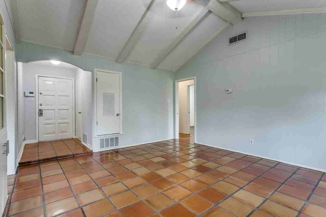9515 Reece Dr - Photo 4 of 24