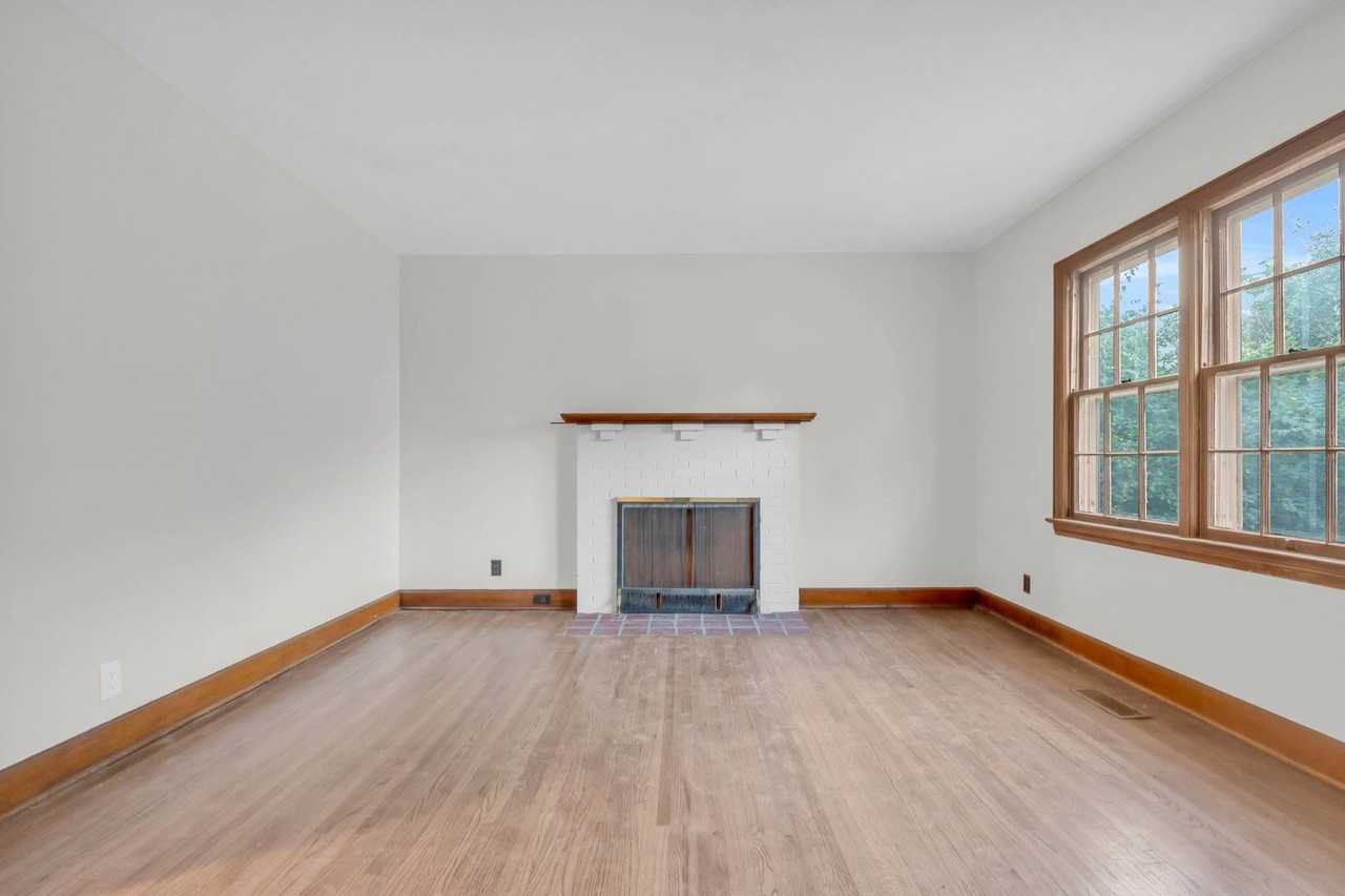 133 Kingwood Dr - Photo 4 of 21