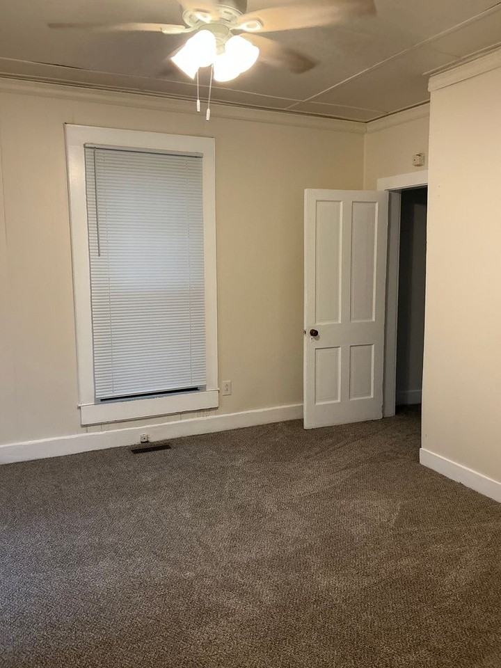 28 Lawn St - Photo 5 of 14