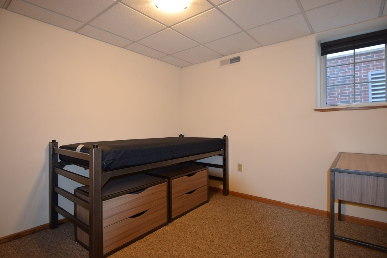 1040 Spring St. - Photo 5 of 13