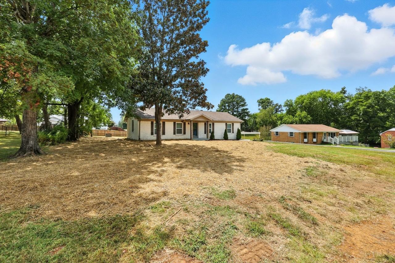 118 Johnson Cir - Photo 2 of 43