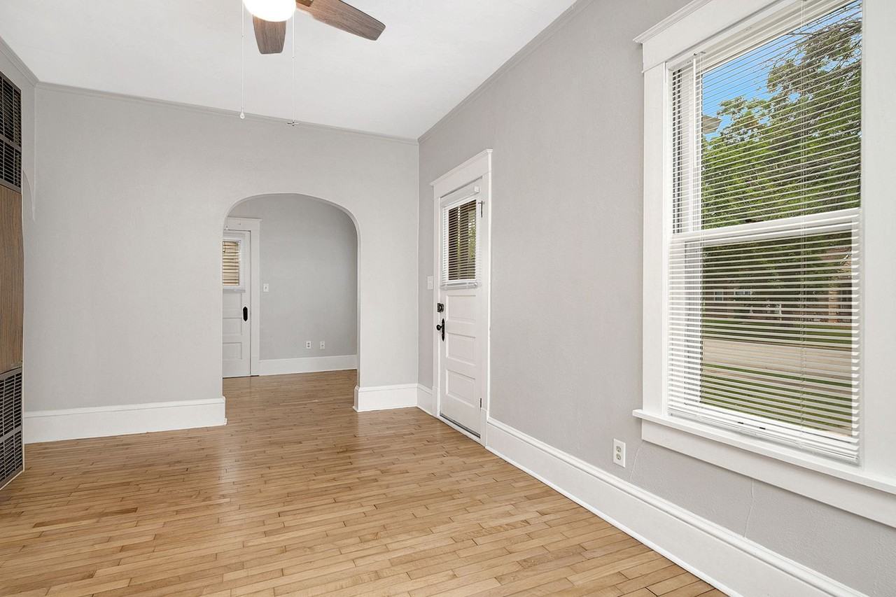 326 S Maple St - Photo 3 of 13