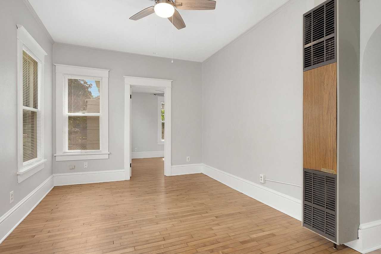 326 S Maple St - Photo 4 of 13