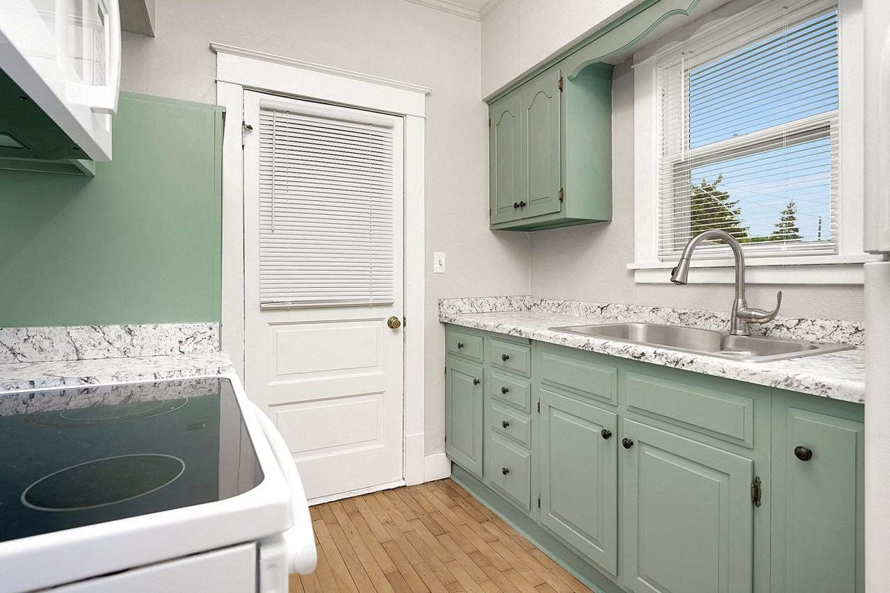 326 S Maple St - Photo 5 of 13