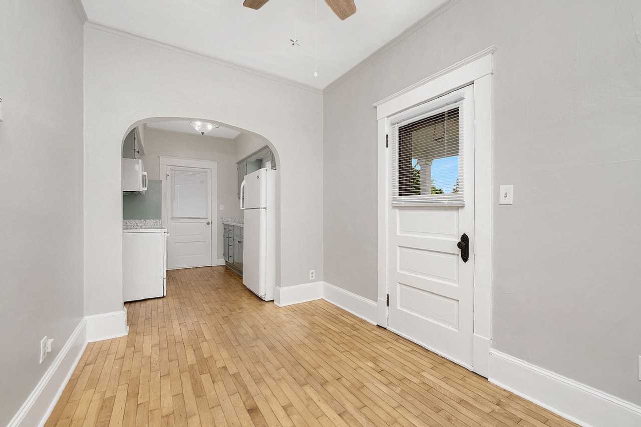 326 S Maple St - Photo 7 of 13