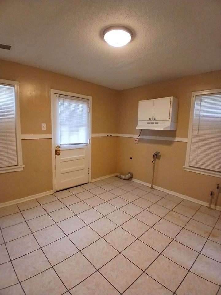 3043 Coleman Avenue - Photo 4 of 9