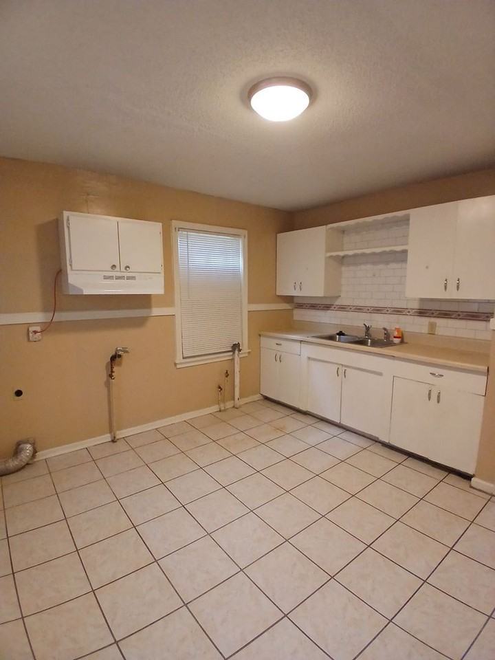 3043 Coleman Avenue - Photo 5 of 9