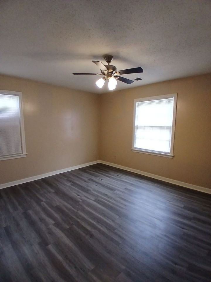 3043 Coleman Avenue - Photo 7 of 9