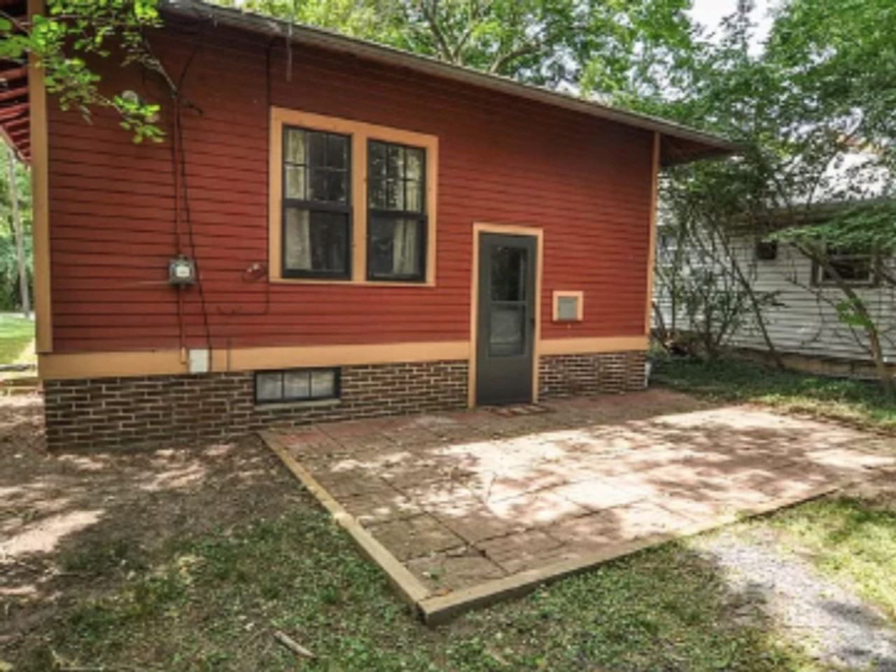 856 N Salisbury St - Photo 7 of 15