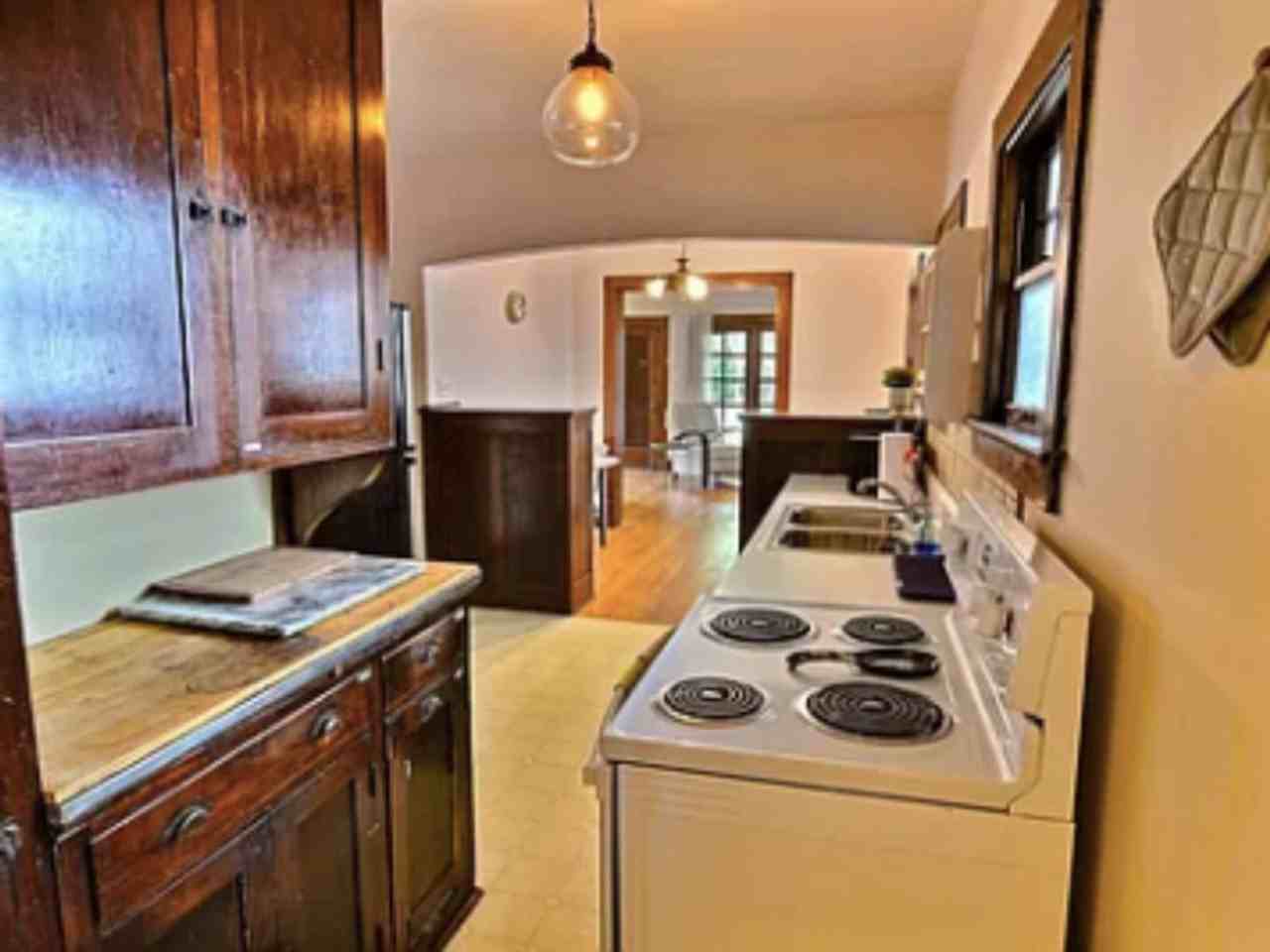 856 N Salisbury St - Photo 5 of 15