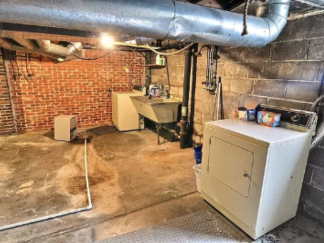 856 N Salisbury St - Photo 4 of 15