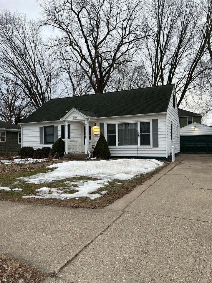 1802 Ferry St - Photo 2 of 42