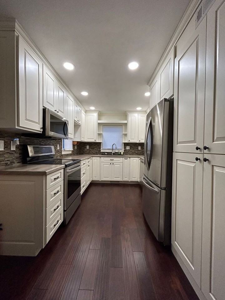 1802 Ferry St - Photo 3 of 42