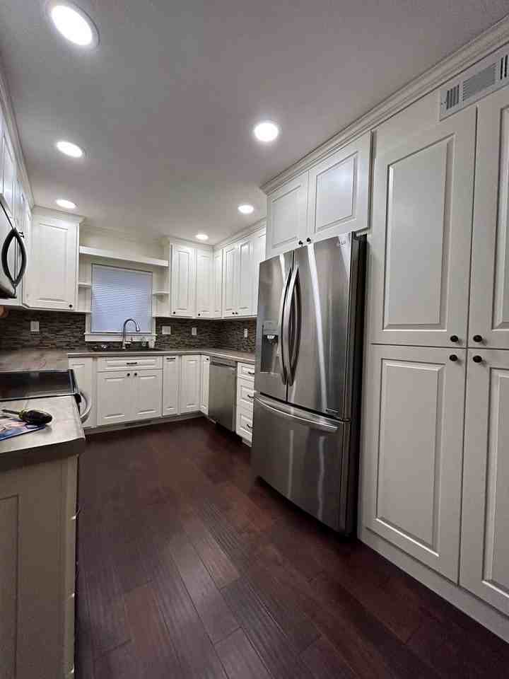 1802 Ferry St - Photo 5 of 42