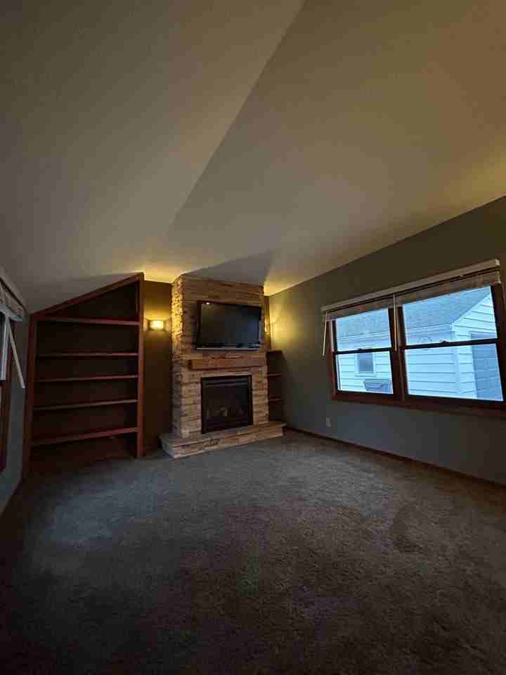 1802 Ferry St - Photo 7 of 42