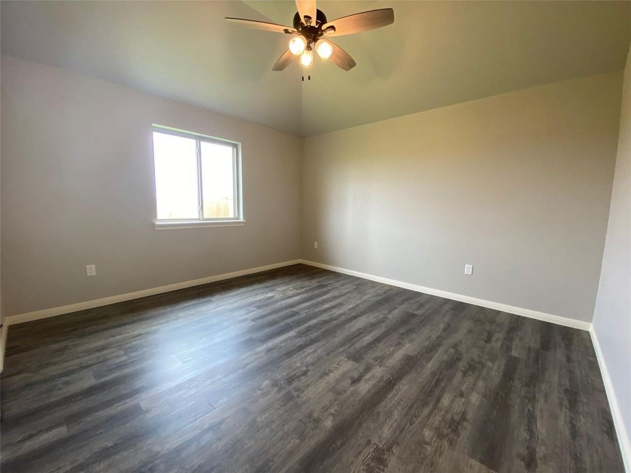 6901 Inverness St - Photo 3 of 20