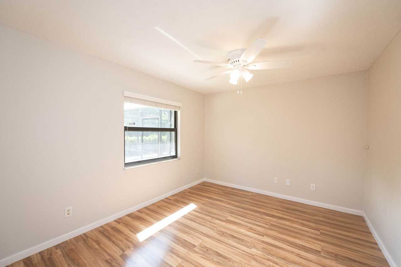 10 Coconut Rd - Photo 2 of 50
