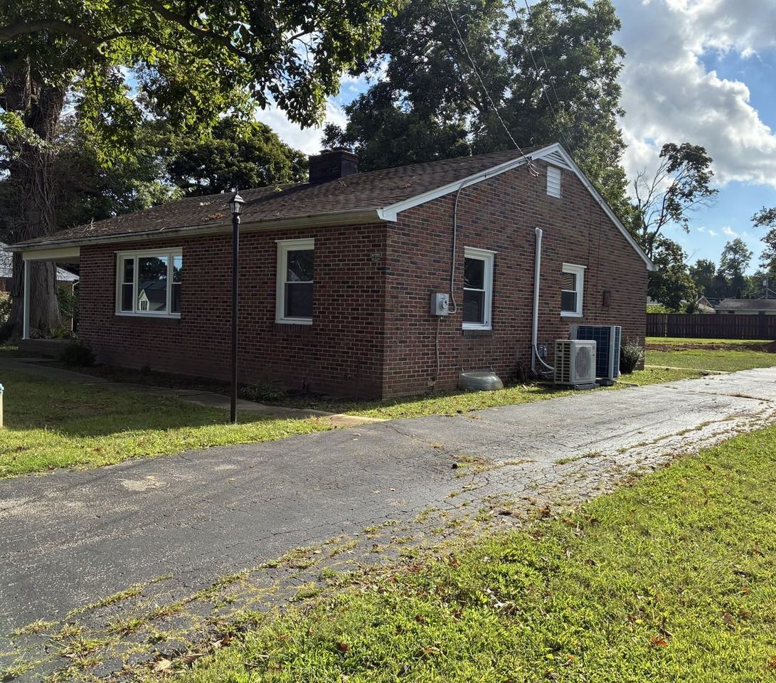 808 Martin Rd - Photo 4 of 47