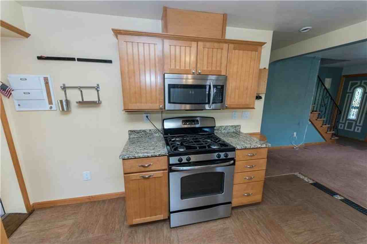 305 Western Ave - Photo 3 of 34