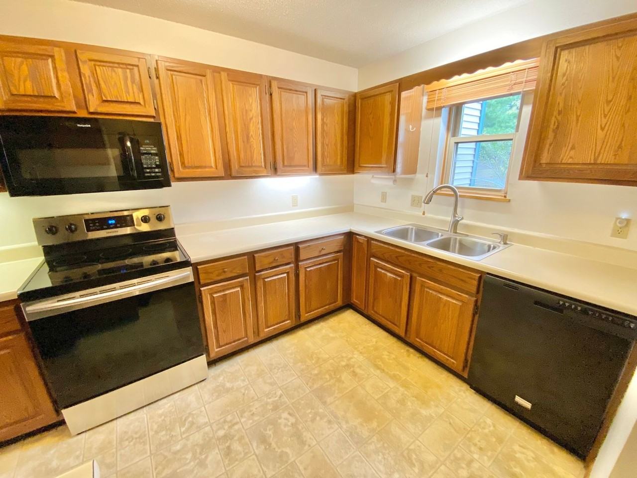 6 Hideaway Ln - Photo 2 of 30