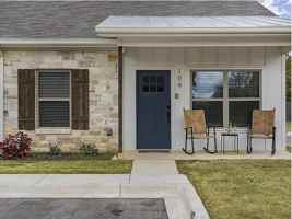 featured image of 705 E Highway St