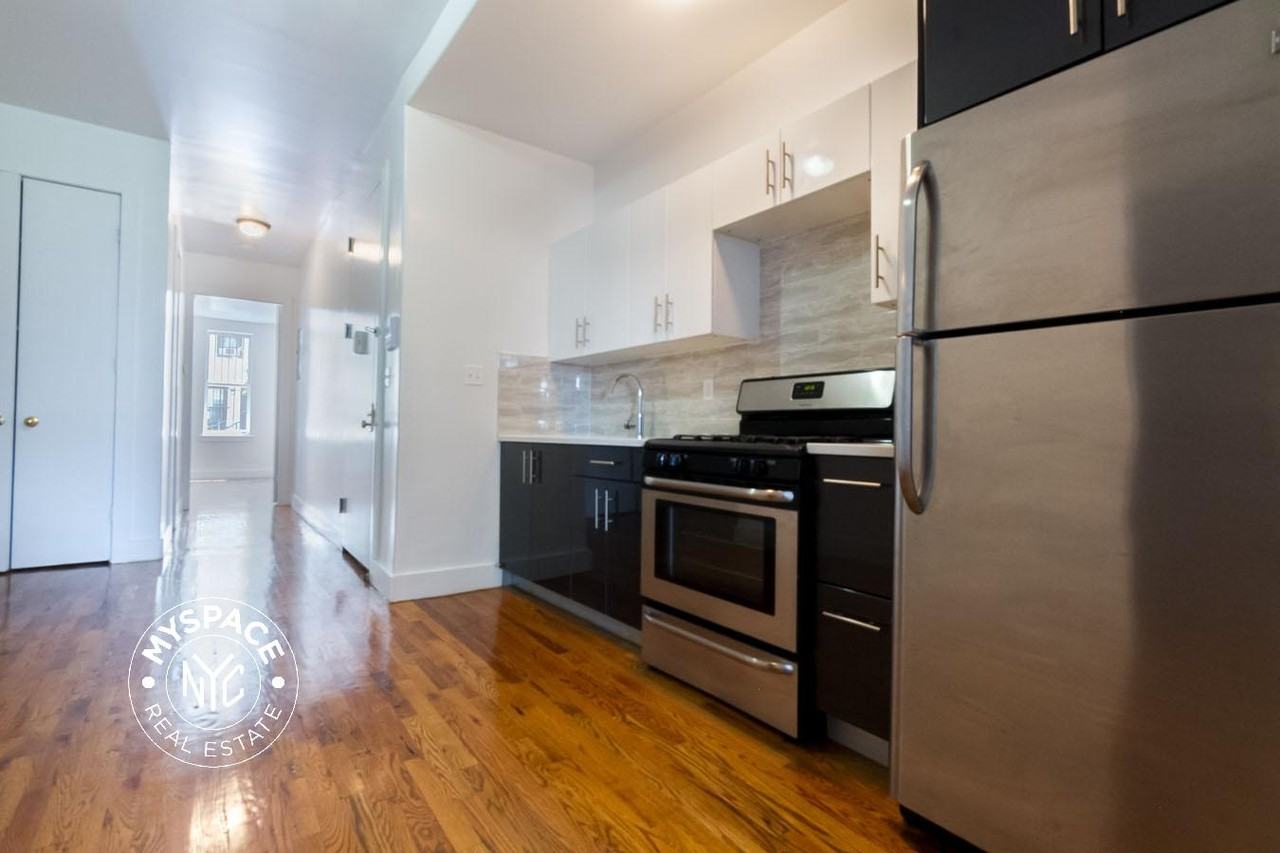 291 Jefferson St #1R - Photo 2 of 9