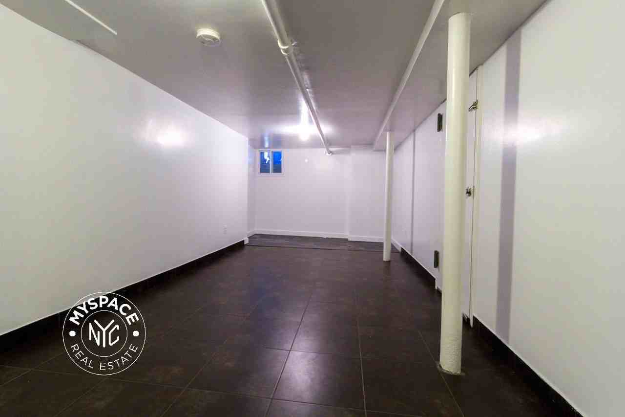 291 Jefferson St #1R - Photo 7 of 9