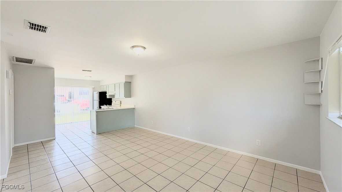 427 Ne Pine Island Ln Apt 1 #1 - Photo 2 of 12